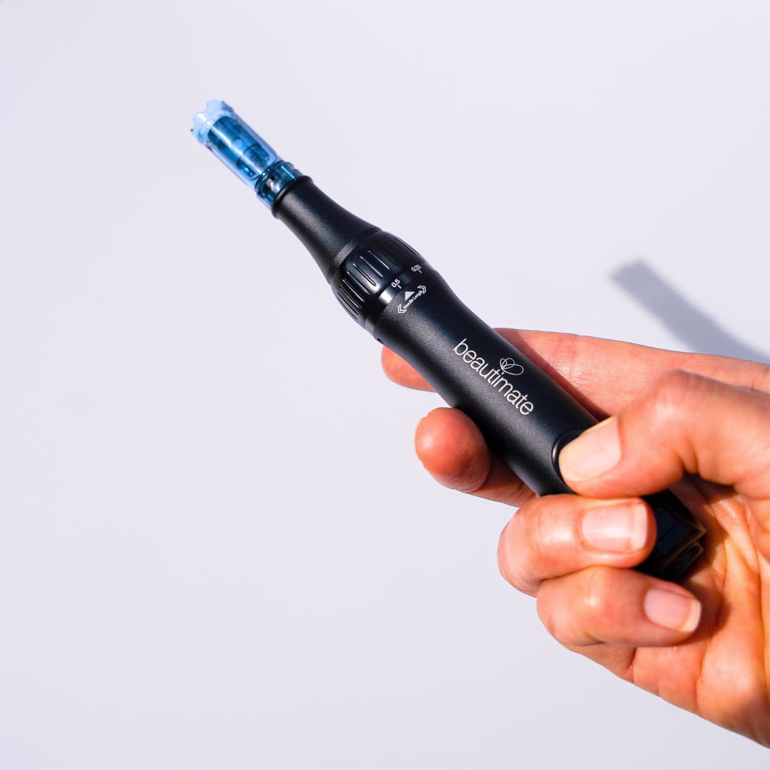 Adjustable 0 to 0.5mm microneedling pen with precision depth control