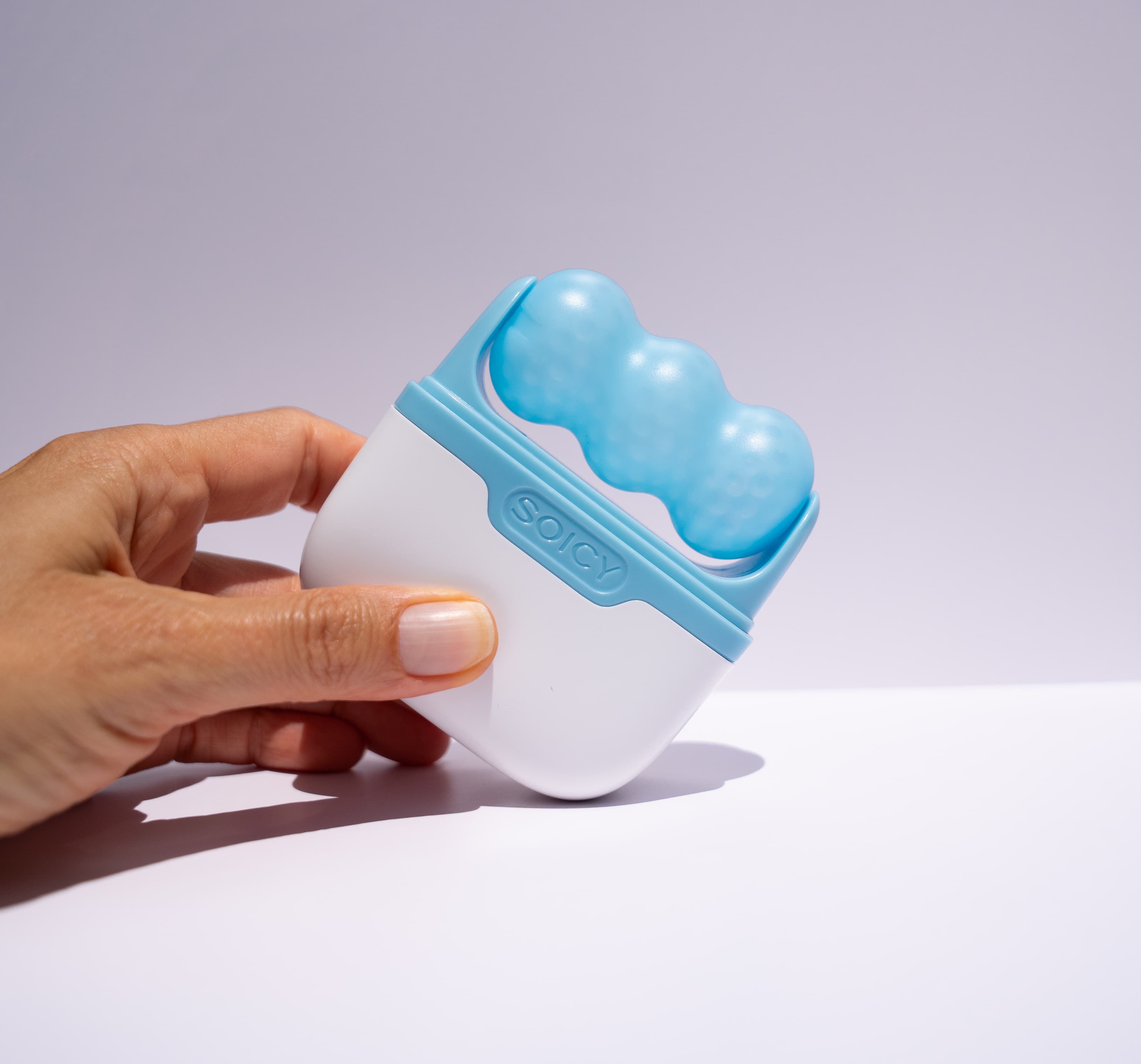 Beautimate 2-in-1 Cryotherapy Ice Roller with double-sided heads