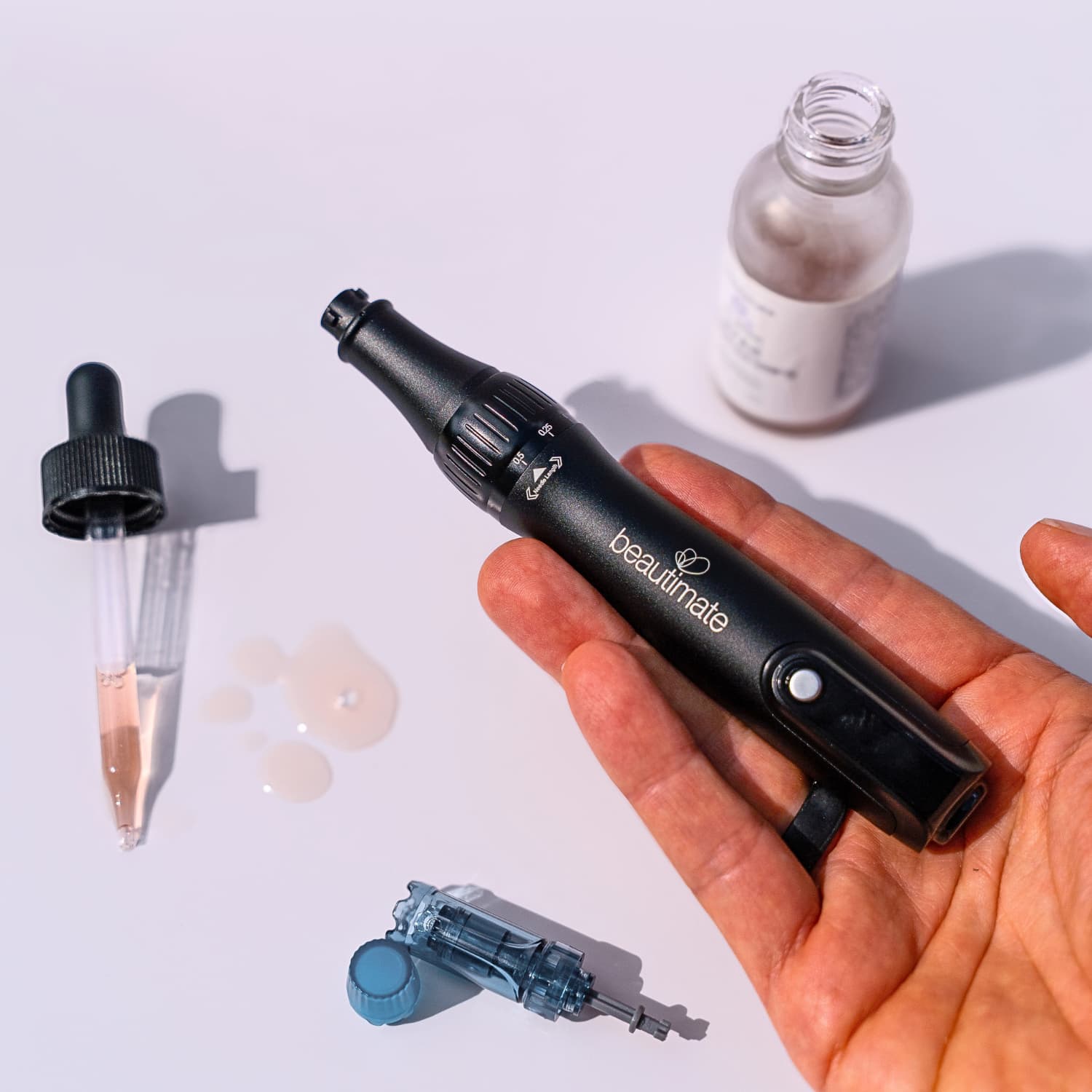 Microneedling pen paired with hyaluronic acid serum for hydration support