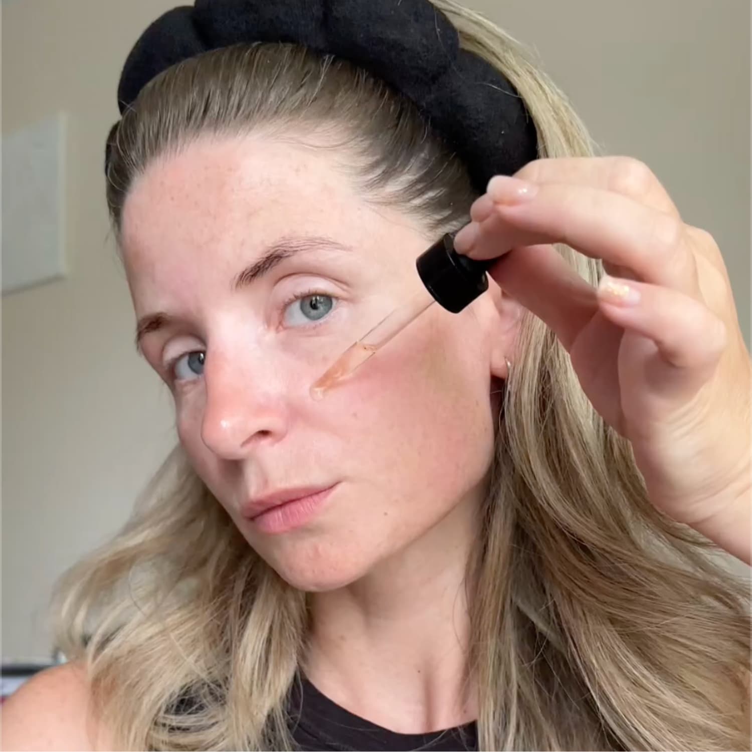 Applying hyaluronic acid serum after derma stamping routine