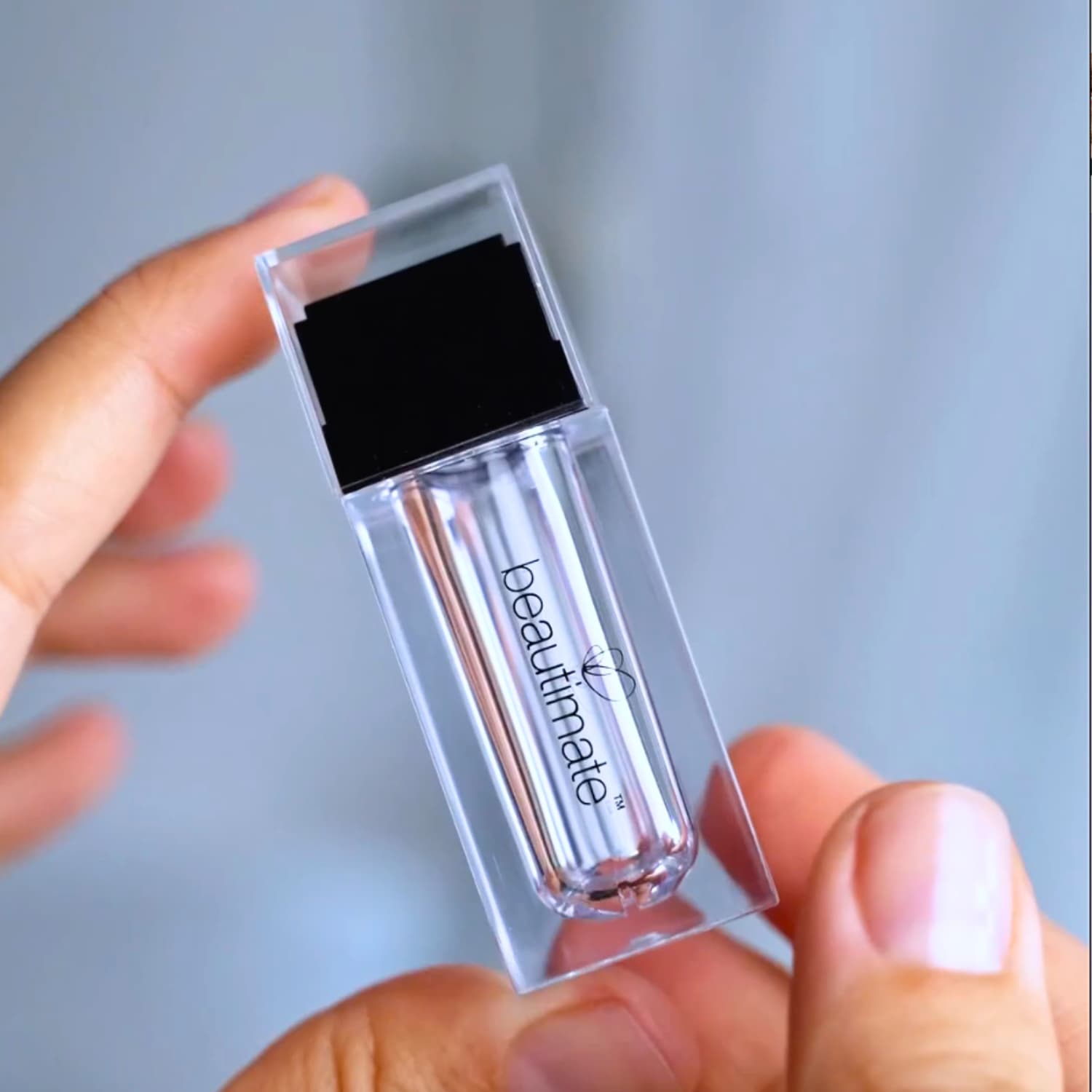 Close-up of 20 titanium microneedles on the Beautimate Hydra Stamp for precise serum infusion
